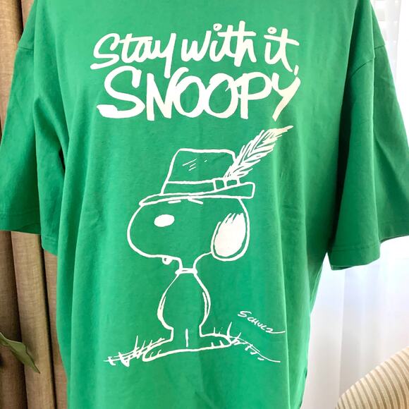 Uniqlo PEANUTS Stay With It, Snoopy UT Graphic T-Shirt in Green - Picture 4 of 9